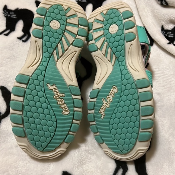 Cat & Jack Girls Green Closed Toe Sandals Sz 12 Hiking Casual Summer - Picture 3 of 3